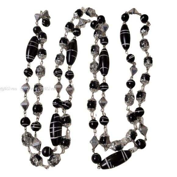 Long Black Glass bead necklace - Picture 6 of 7